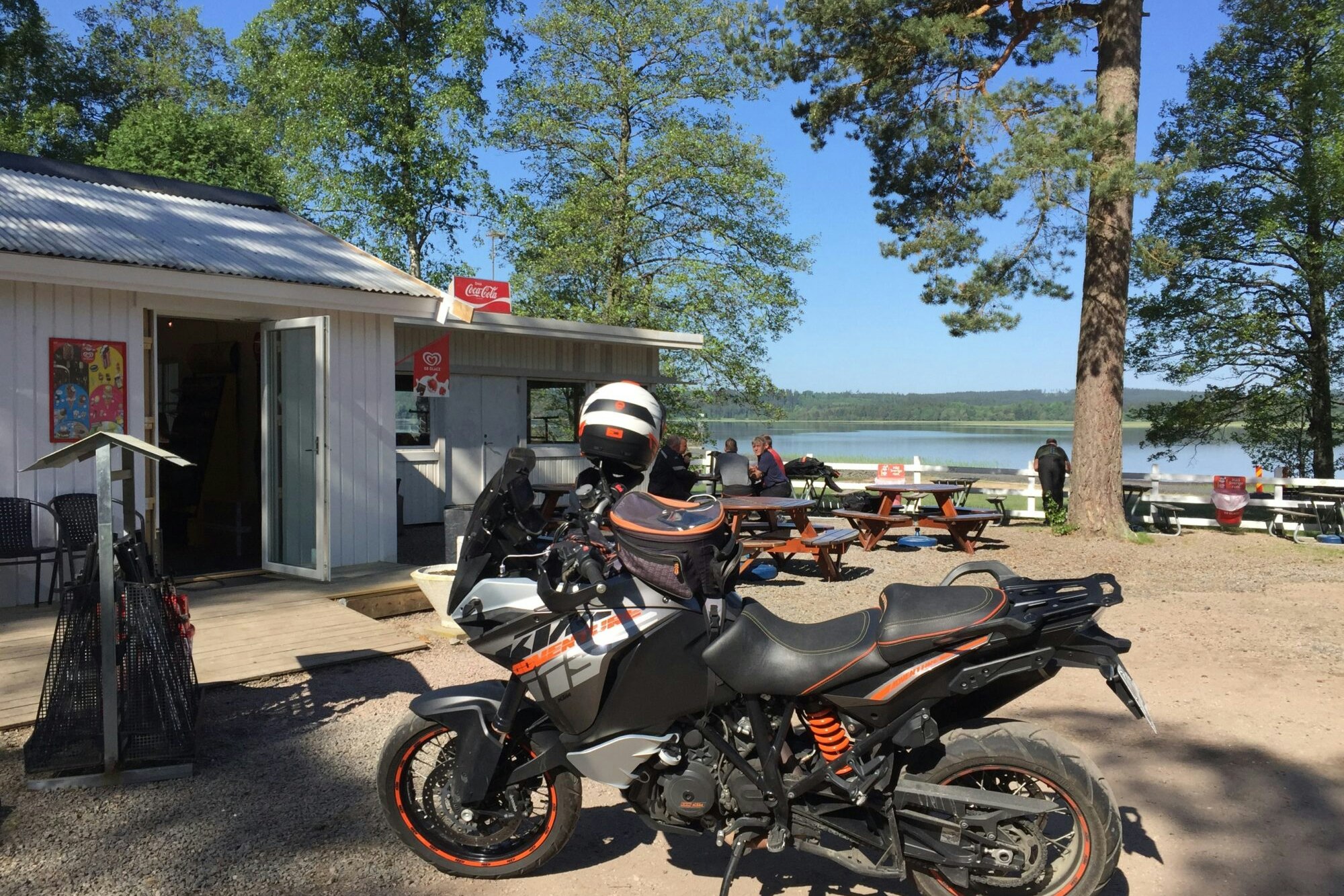 Flatenbadets Cottage and Camping - Kiosk mit Blick auf den See