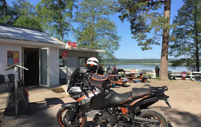 Flatenbadets Cottage and Camping