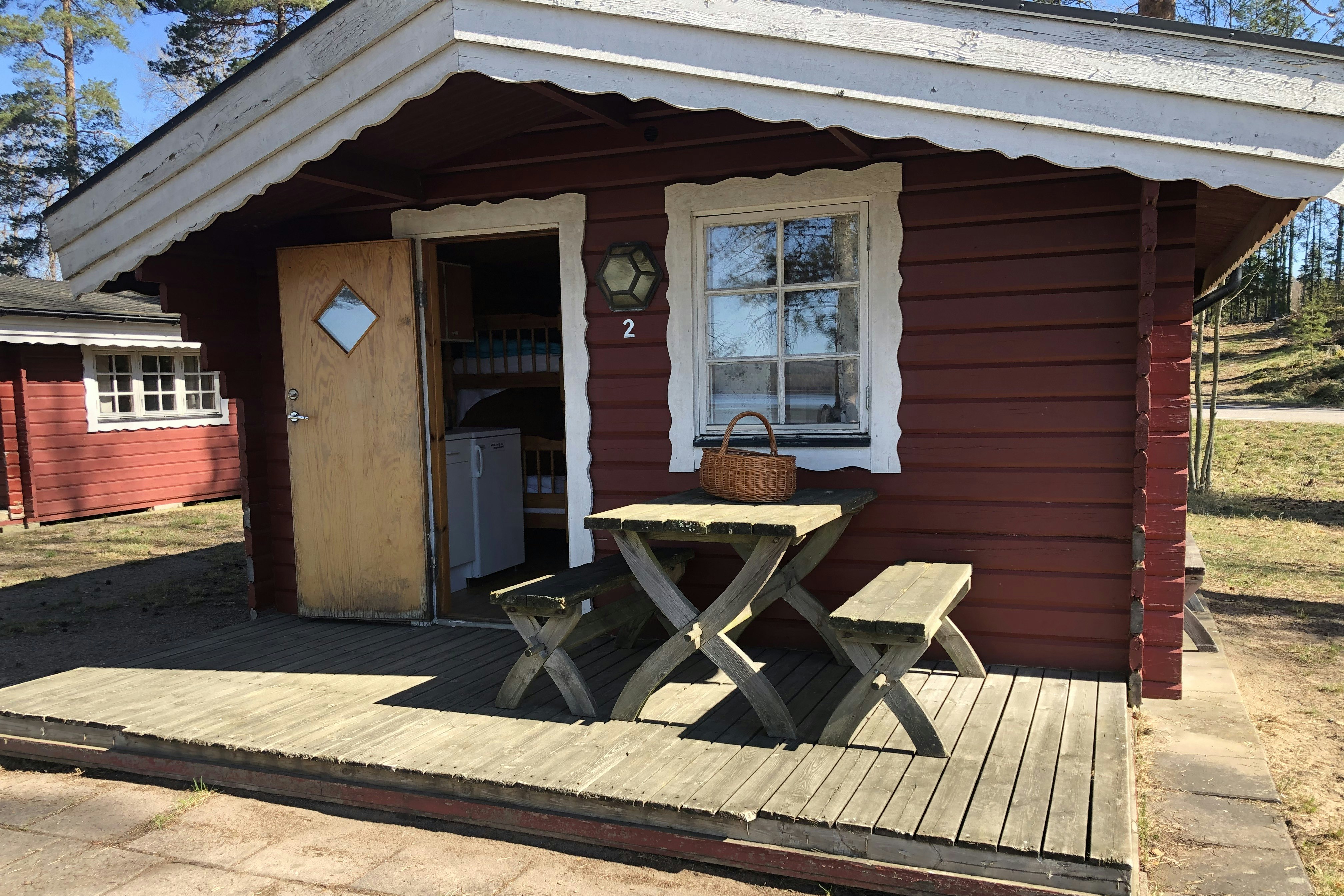 Flatenbadets Cottage and Camping - Mietunterkunft mit Terrasse und Sitzecke