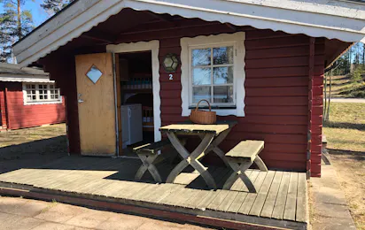 Flatenbadets Cottage and Camping