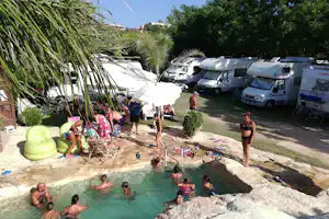 Flintstones Park - Pool in der Nähe der Stellplätze