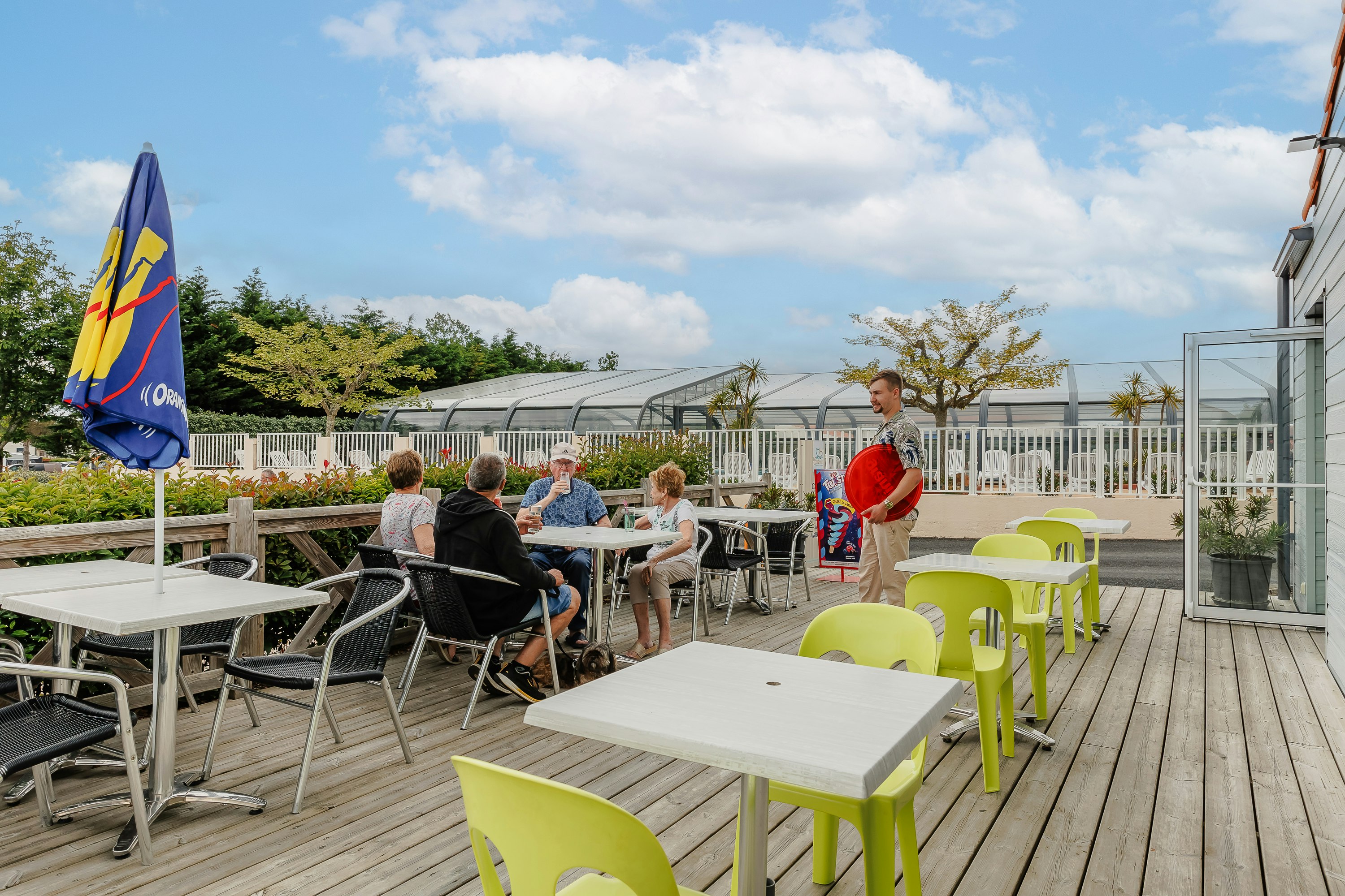 Camping Cabestan  Flower Camping Cabestan  - Restaurant mit Terrasse auf dem Campingplatz