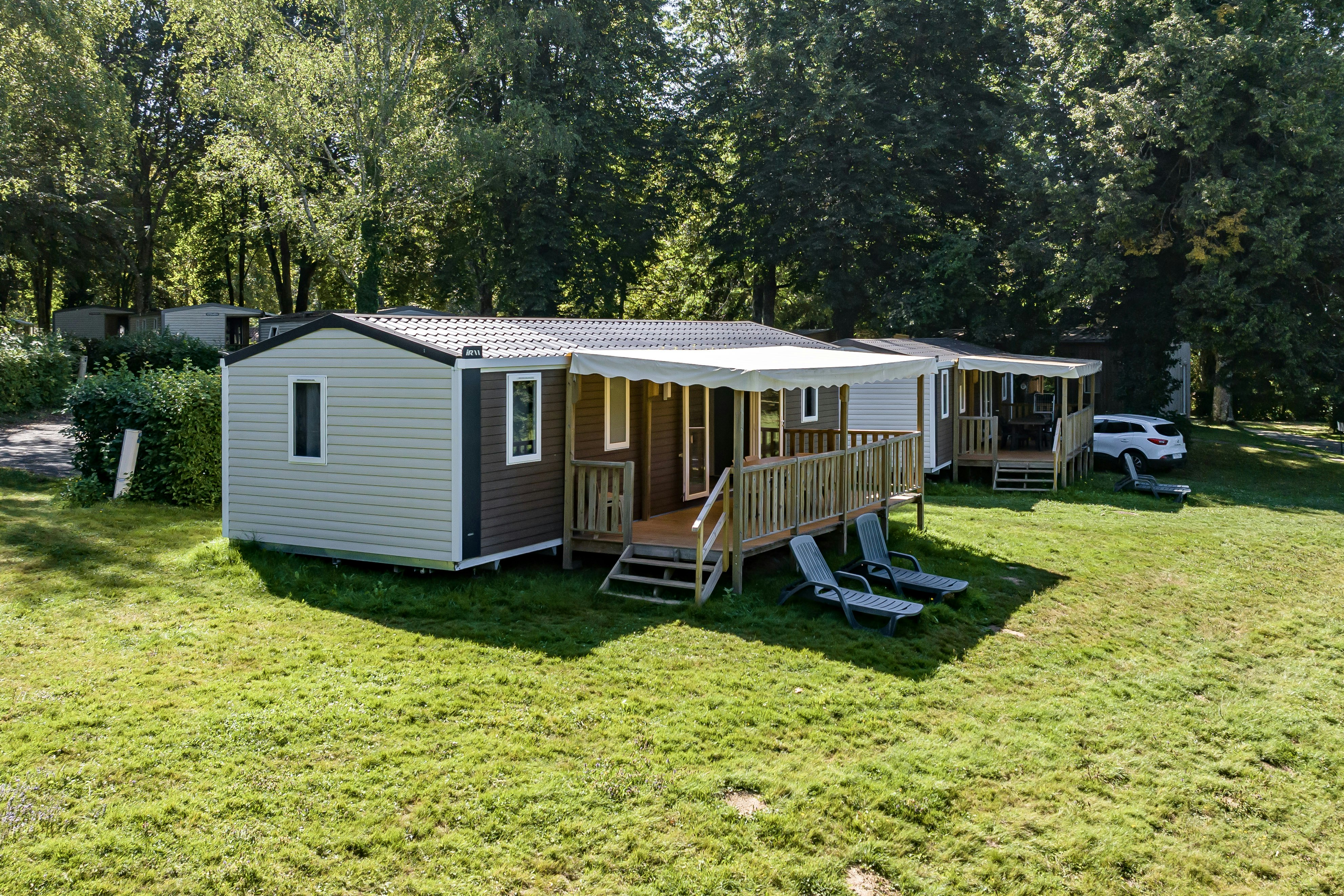 Flower Camping de Rouffiac  Flower Camping Camping et Base de Loisirs de Rouffiac  - Mobilheim mit Terrasse auf dem Campingplatz