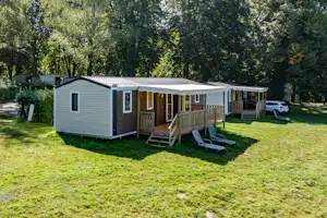 Flower Camping de Rouffiac Flower Camping Camping et Base de Loisirs de Rouffiac - Mobilheim mit Terrasse auf dem Campingplatz