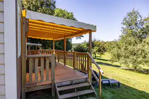 Flower Camping de Rouffiac Flower Camping Camping et Base de Loisirs de Rouffiac - Mobilheim mit Terrasse auf dem Campingplatz