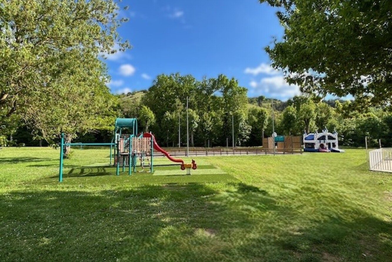 Flower Camping Du Gévaudan  - Kinderspielplatz auf dem Campingplatz