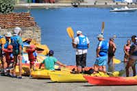 Flower Camping du Lac - Aktivität Kayak fahren auf dem See am Campingplatz mit Kindern