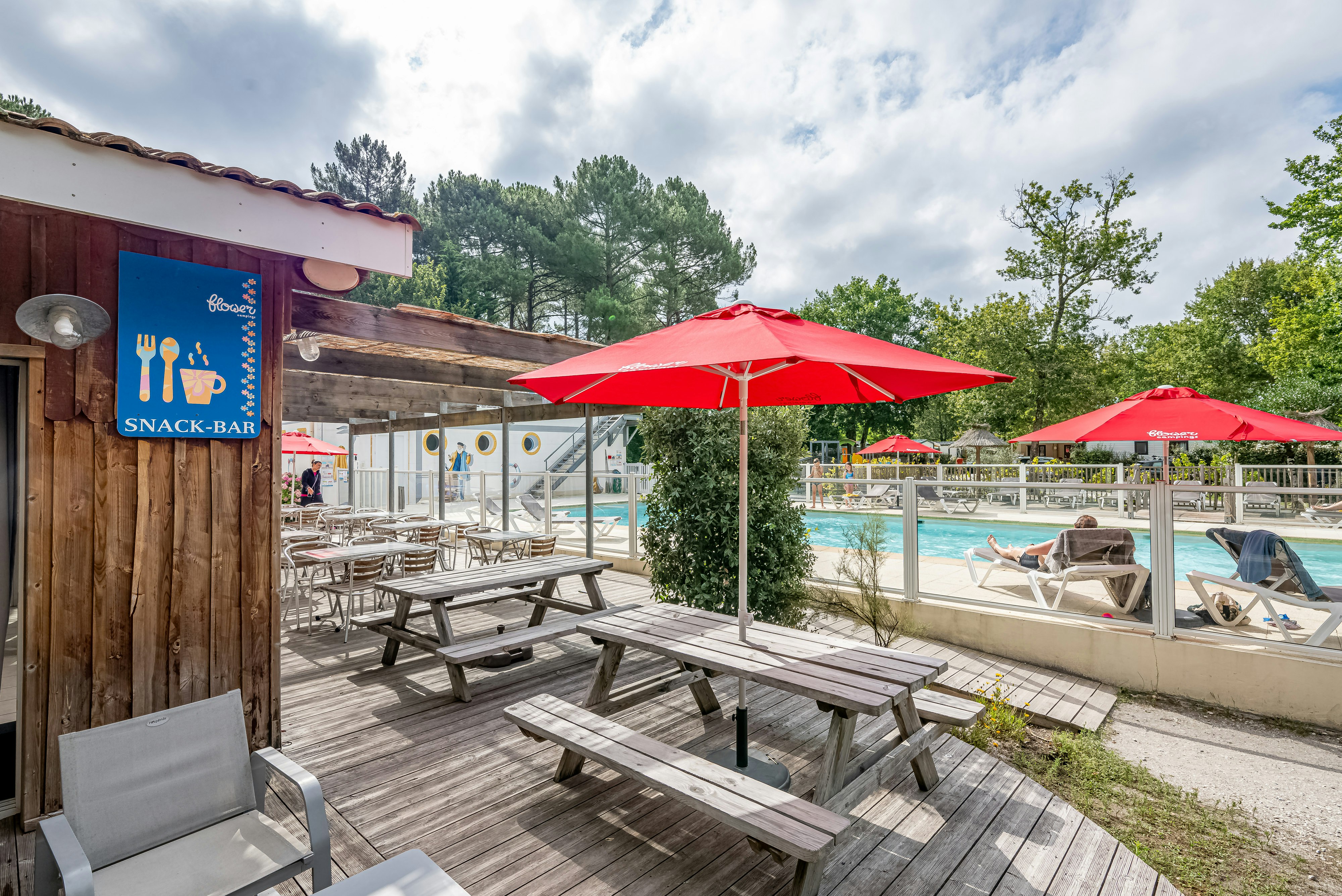 Flower Camping La Canadienne - Snackbar mit Terrasse auf dem Campingplatz