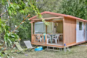 Flower Camping La Châtaigneraie - Mobilheim mit Terrasse auf dem Campingplatz
