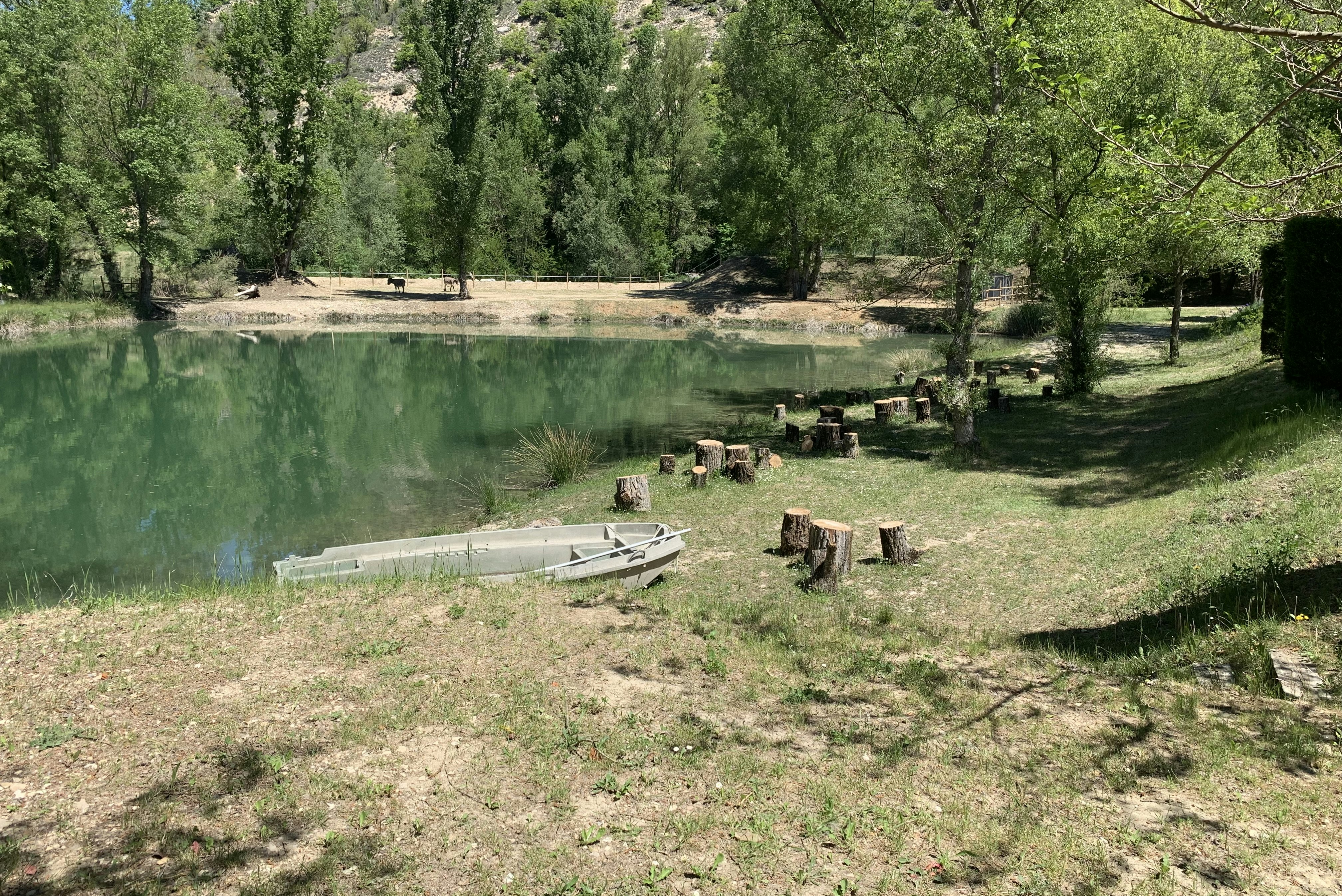 Flower Camping La Riviere - Blick auf den See am Campingplatz