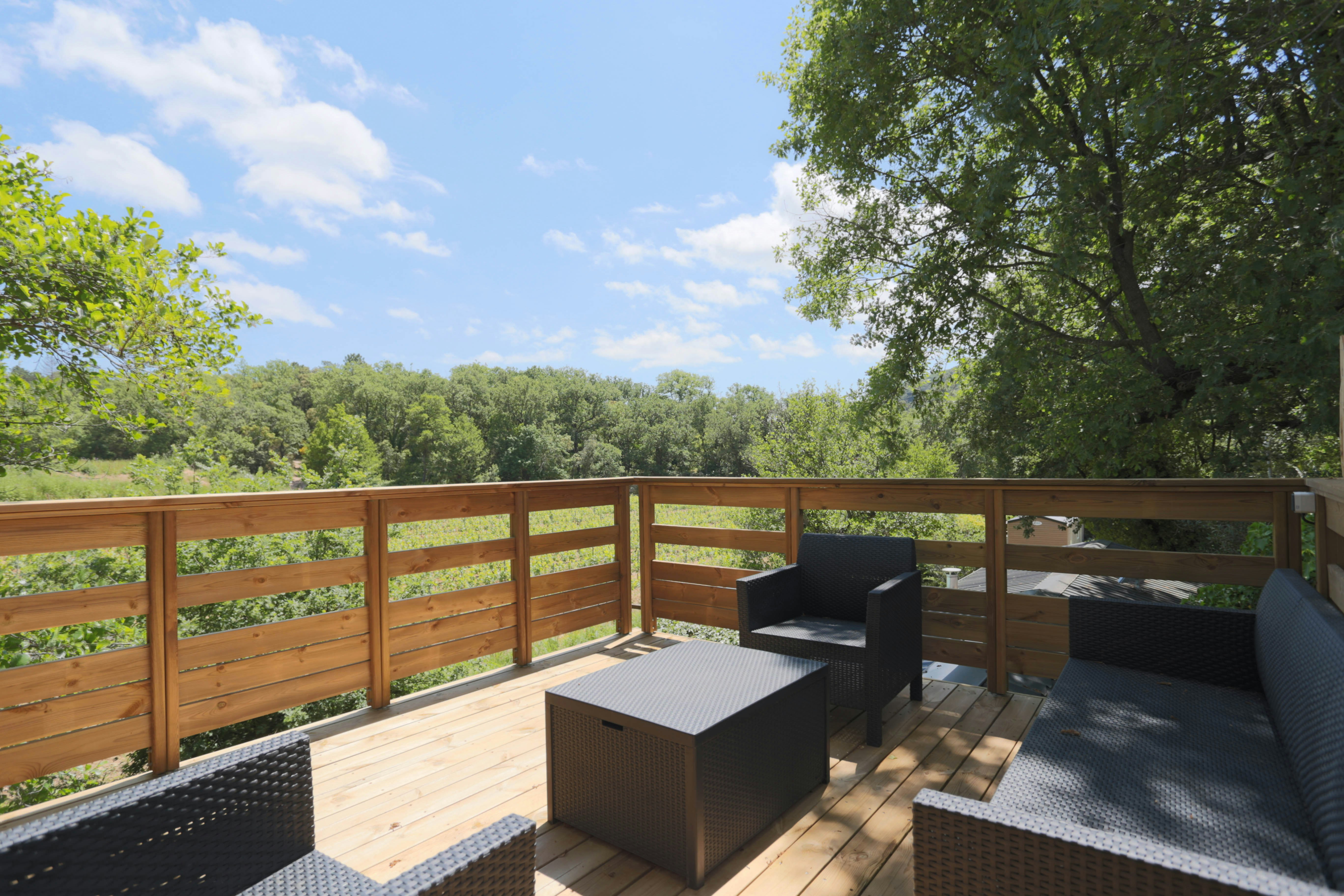 Flower Camping La Rouillère  - Mobilheim mit Terrasse auf dem Campingplatz