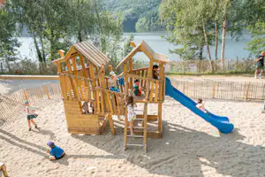 Camping Sunêlia La Source - Kinderspielplatz auf dem Campingplatz