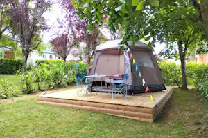 Camping Le Lac de Bonnefon Flower Camping Lac de Bonnefon - Blick auf einen Zeltplatz auf dem Campingplatz
