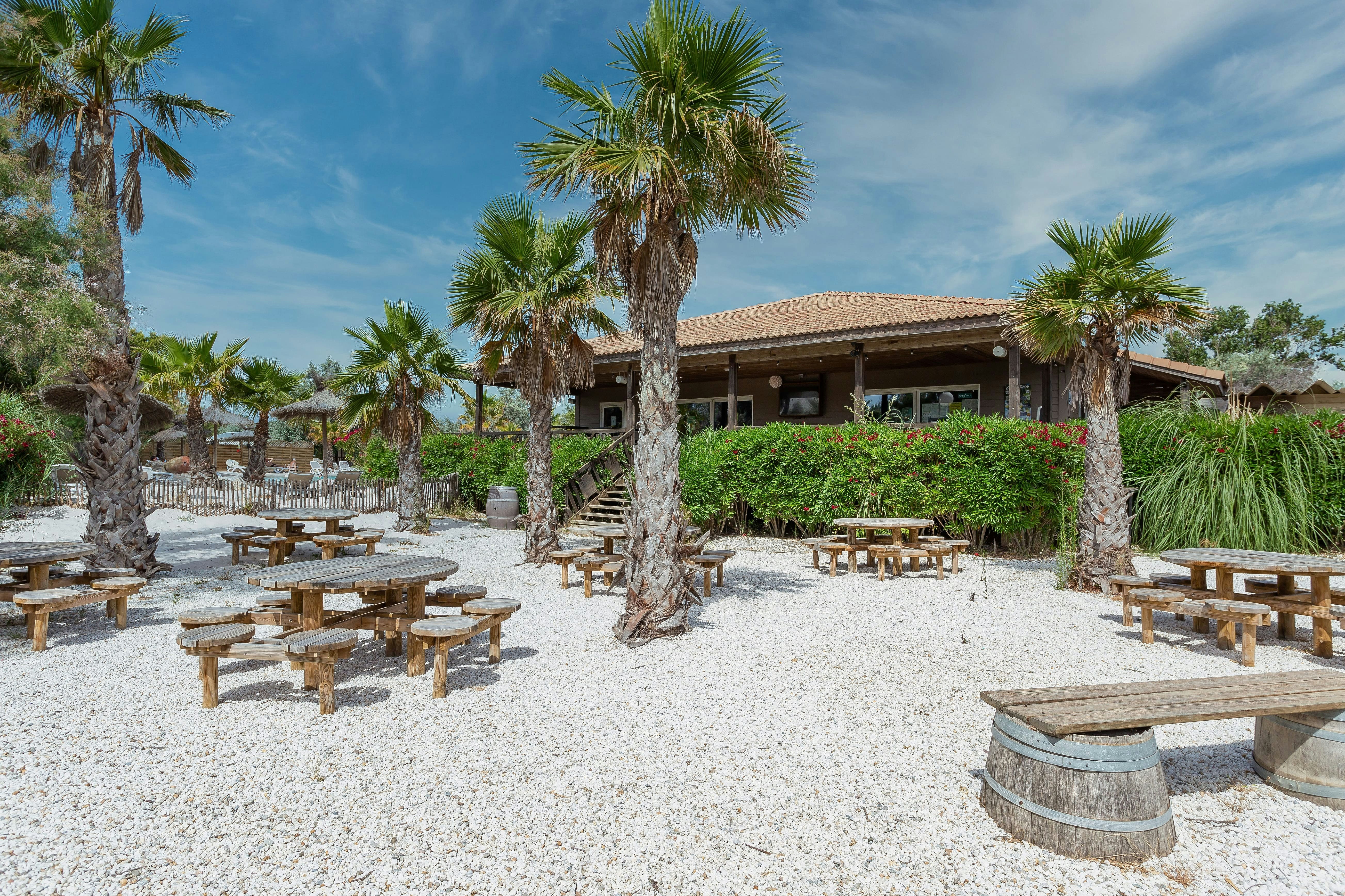 Camping Paradis Soleil D'Oc  - Restaurant mit Terrasse auf dem Campingplatz