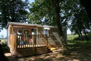Flower Camping Lac Du Marandan - Mobilheim mit Veranda auf dem Campingplatz