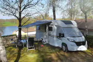 Flower Camping L'Air du Lac - Wohnmobilstellplätze mit Seeblick