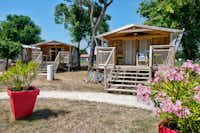 Flower Camping Le Bel Air - Ferienwohnungen mit Veranda auf dem Campingplatz