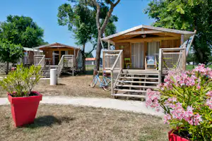 Flower Camping Le Bel Air - Ferienwohnungen mit Veranda auf dem Campingplatz