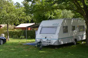 Flower Camping Le Château - Wohnwagenstellplätze