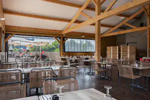 Flower Camping Île d'Offard - Restaurant mit Terrasse auf dem Campingplatz