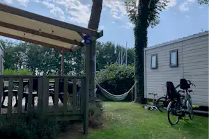 Flower Camping Le Haut Dick - Außenansicht Mobilheime mit Hängematte