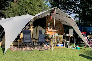 Flower Camping Le Haut Dick - Standplatz mit Wohnwagen