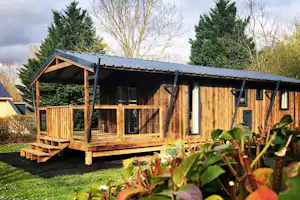 Camping du Lac de Saint-Cyr - eco chalet im Grünen auf dem Campingplatz