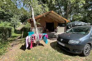 Camping de Matour - Glamping-Zelt auf dem Campingplatz