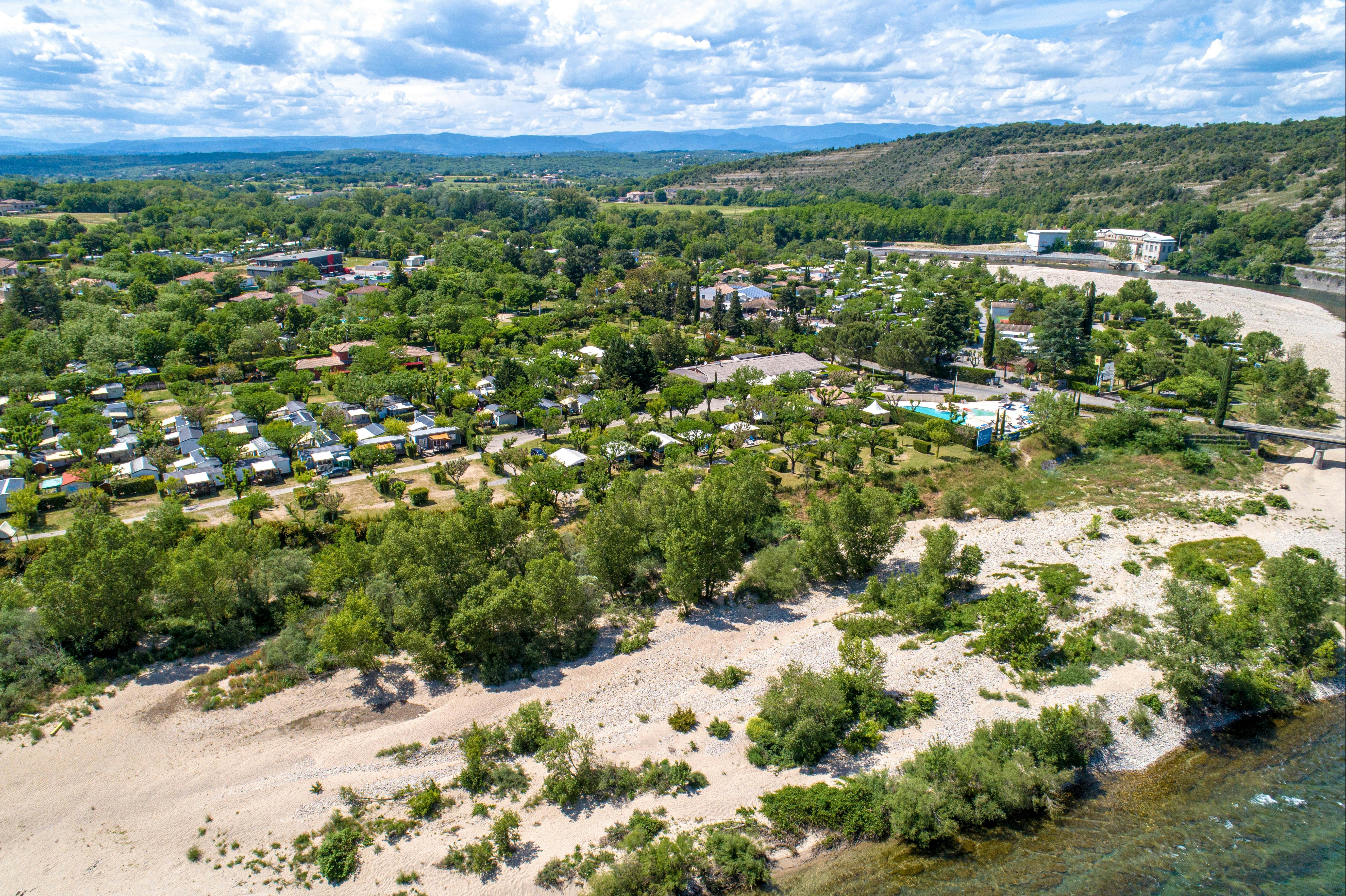 Flower Camping Le Riviera  - Campingplatz aus der Vogelperspektive