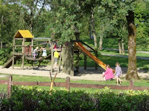 Flower Camping Les 3 Ours - Kinderspielplatz auf dem Campingplatz