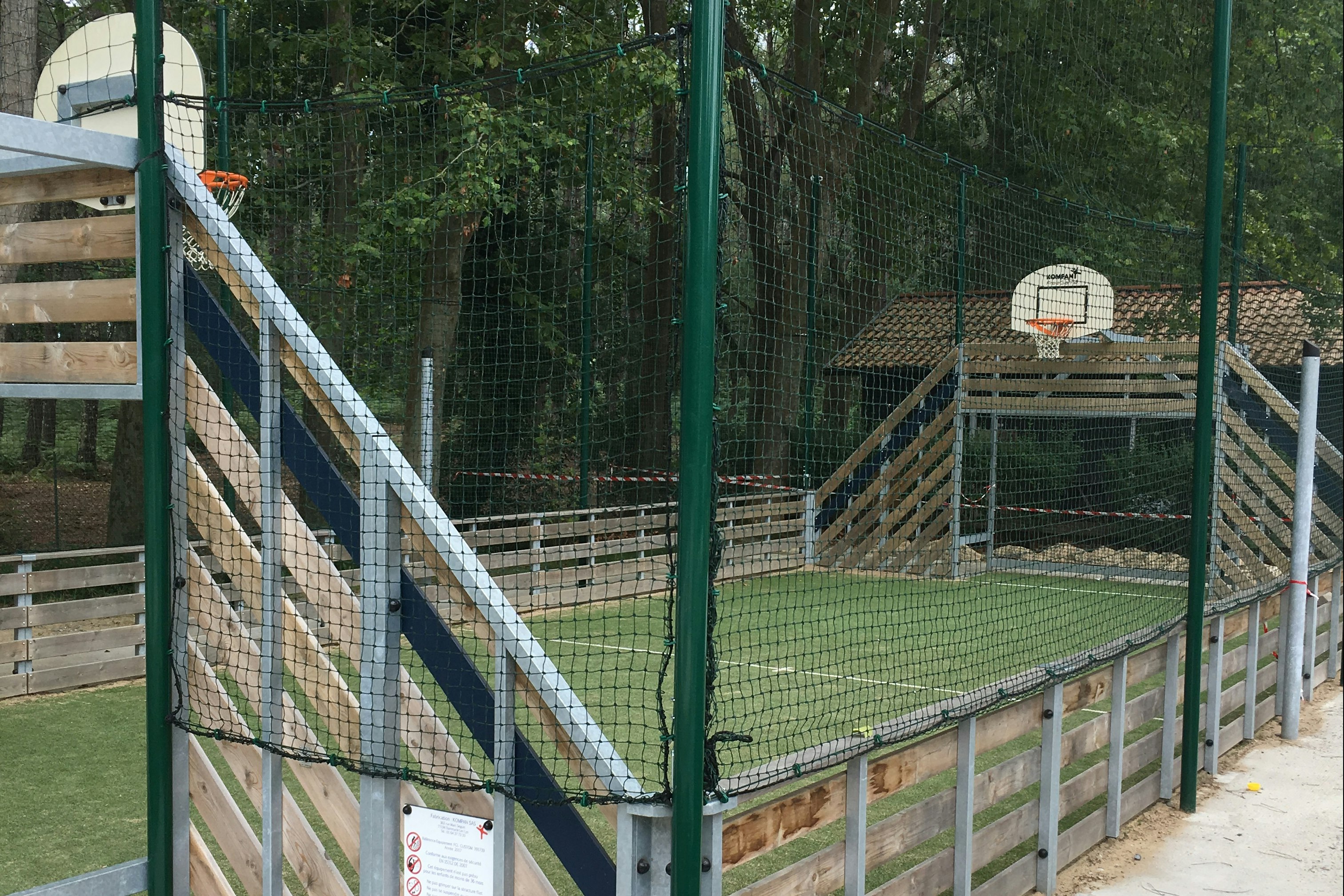 Flower Camping les deux Etangs - Mehrzwecksportplatz auf dem Campingplatz