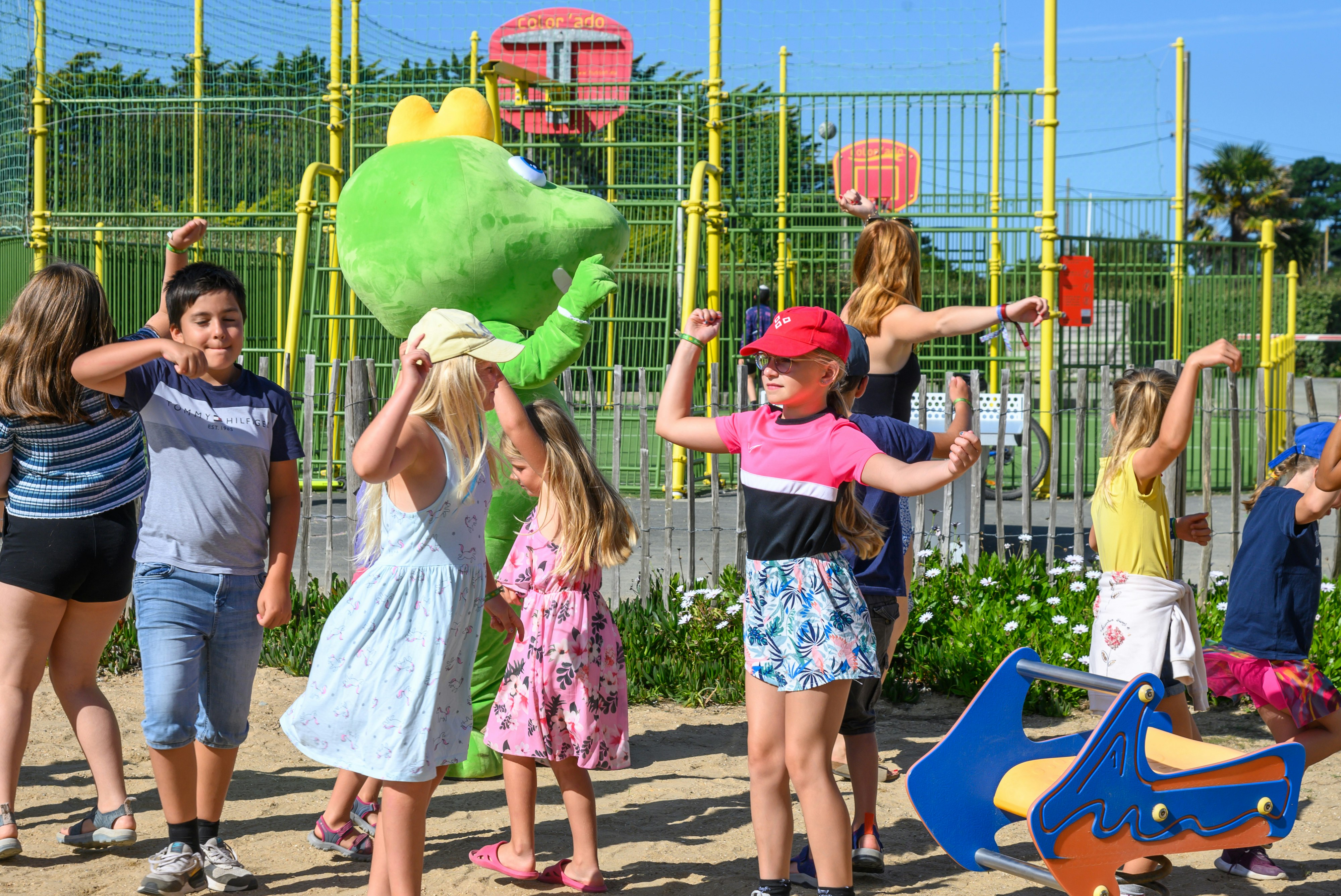 Flower Camping Cap Finistère  Flower Camping Les Genêts  - Kinderanimation auf dem Campingplatz
