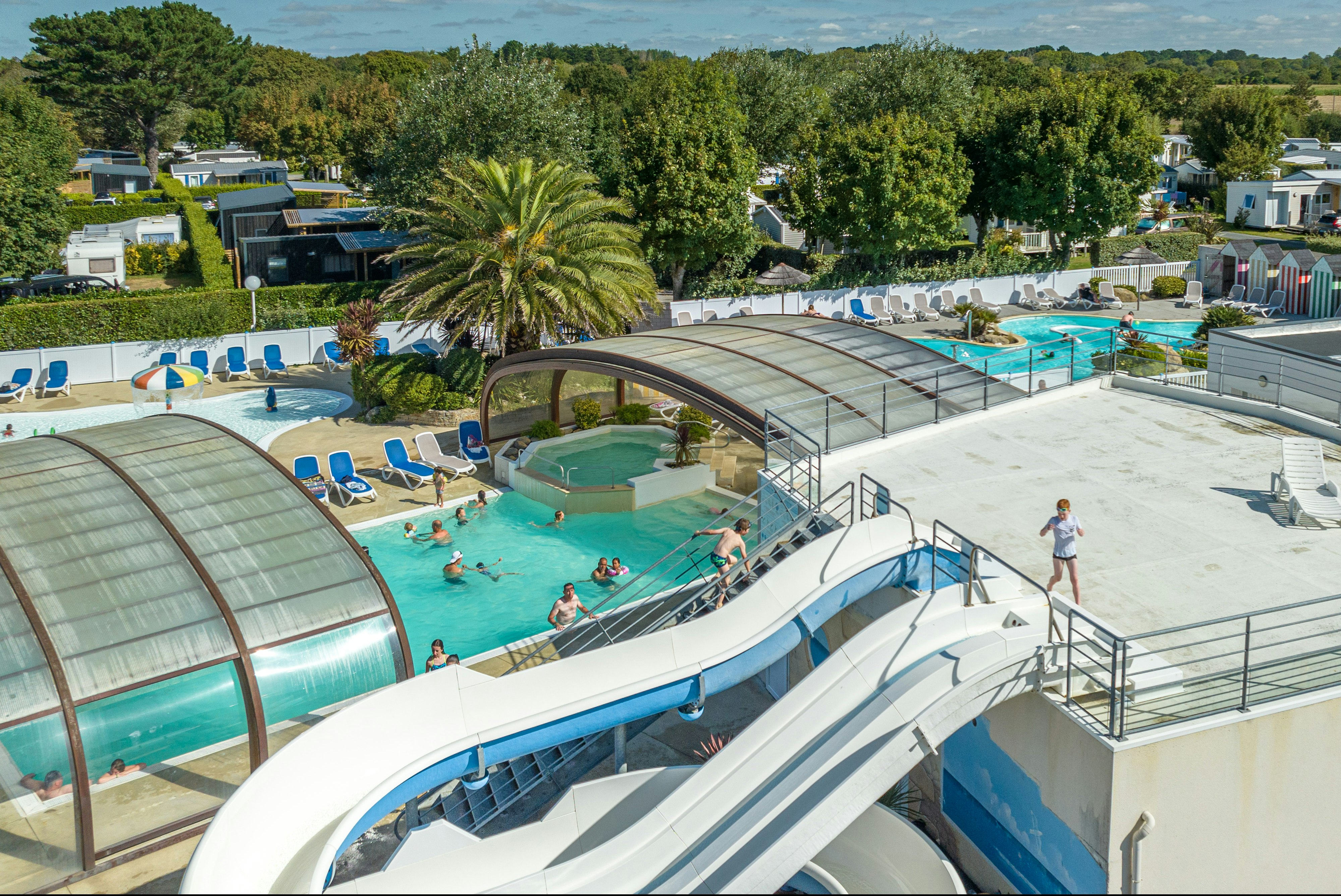 Flower Camping Cap Finistère  Flower Camping Les Genêts  - Rutschen im Wasserpark des Campingplatzes