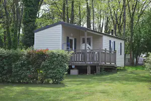 Flower Camping Les Nauves - Mobilheime im Grunnen mit Veranda auf dem Campingplatz