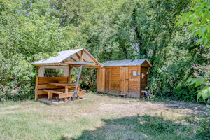 Flower Camping Les Ondines - Standplätze im Grünen auf dem Campingplatz