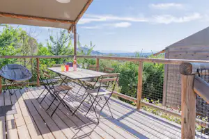 Flower Camping Provence Vallée - Terrasse eines Mobilheims mit Blick auf die Alpen