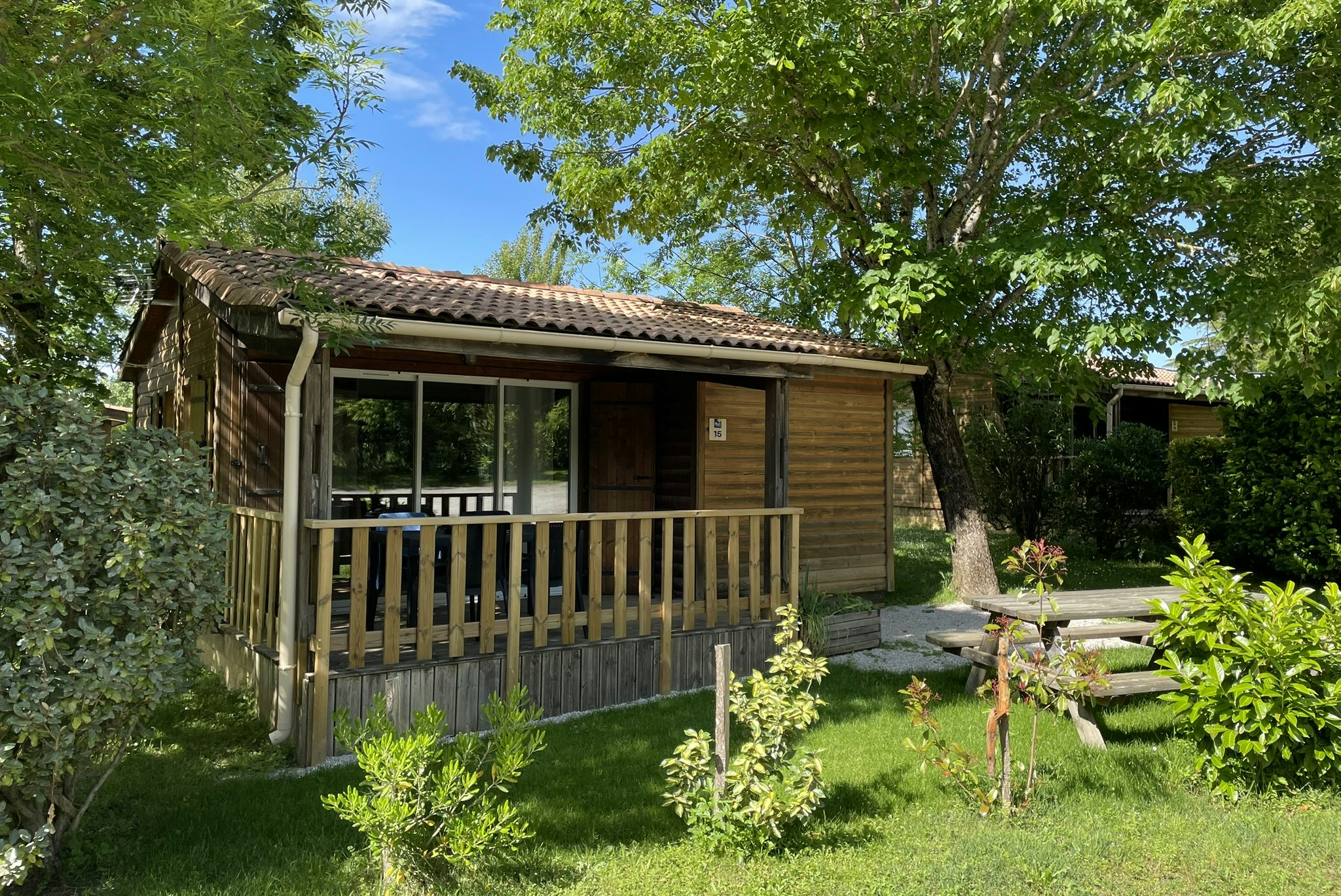 Flower Camping Saint-Martin  - Mobilheim mit Terrasse auf dem Campingplatz