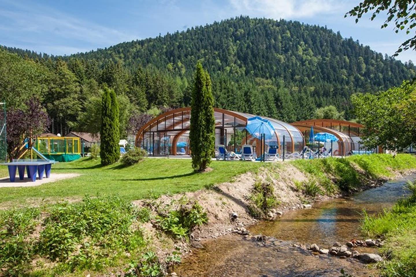 Flower Camping Verte Vallee  -  Campingplatz mit Pool und Spielplatz am Fluss