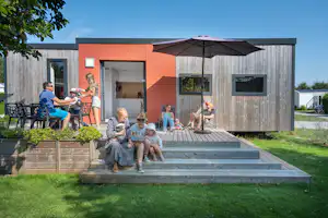 Flowercamping Les Aubépines - Mietunterkunft mit großer Terrasse