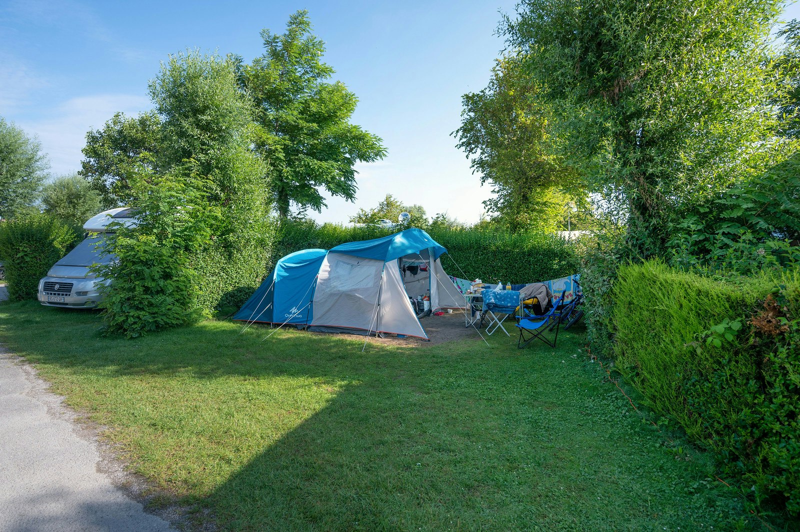 Flowercamping Les Aubépines - Zeltplatz umgeben von Hecken