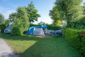 Flowercamping Les Aubépines - Zeltplatz umgeben von Hecken
