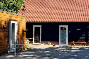 Forest Camp - Außenansicht Sanitärgebäude