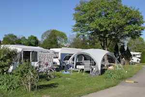 Fortuna Camping - Stellplatz vom Campingplatz auf grüner Wiese