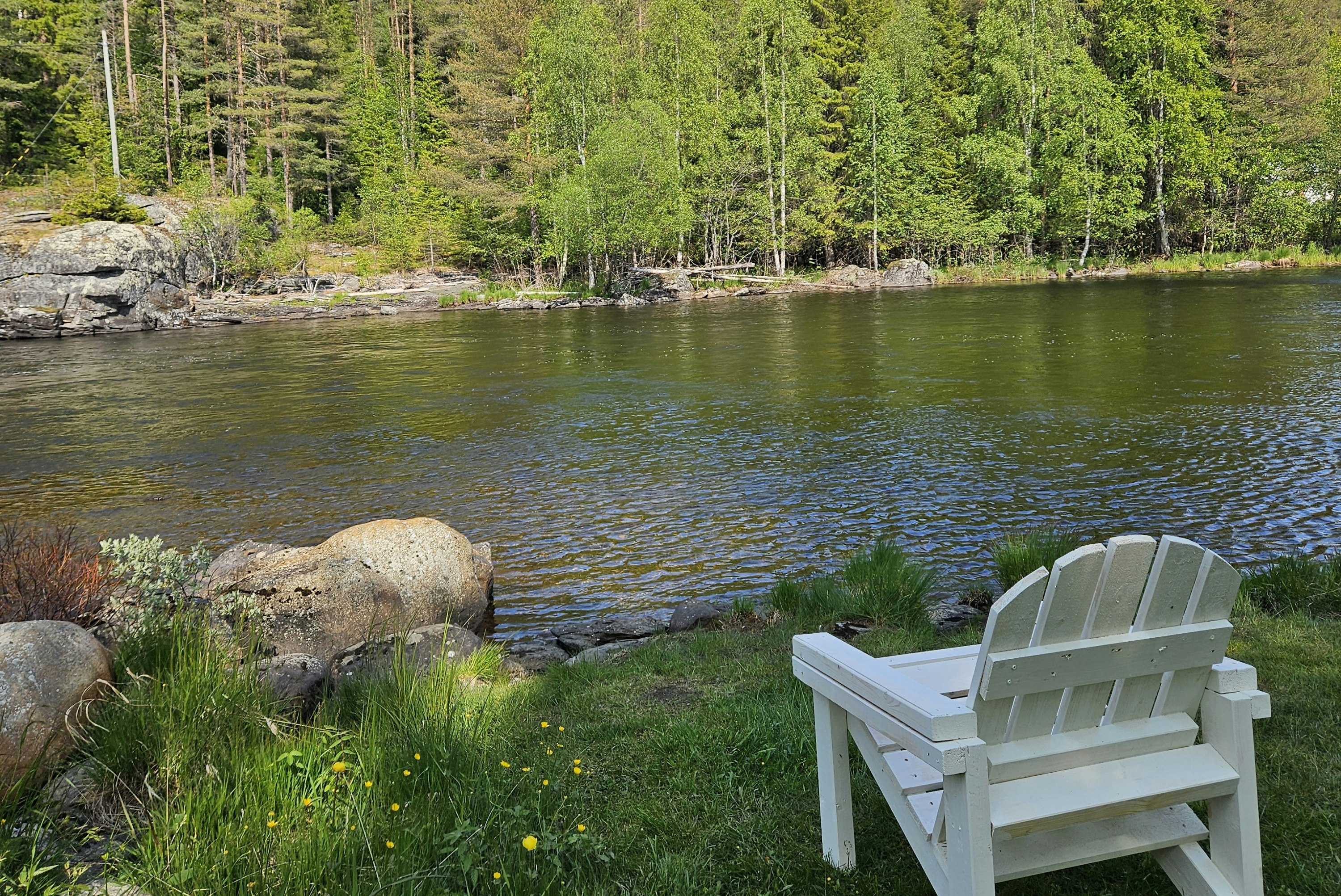 Fossen Camping Fagernes - Blick  auf den Fluss am Campingplatz
