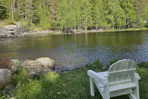 Fossen Camping Fagernes - Blick auf den Fluss am Campingplatz