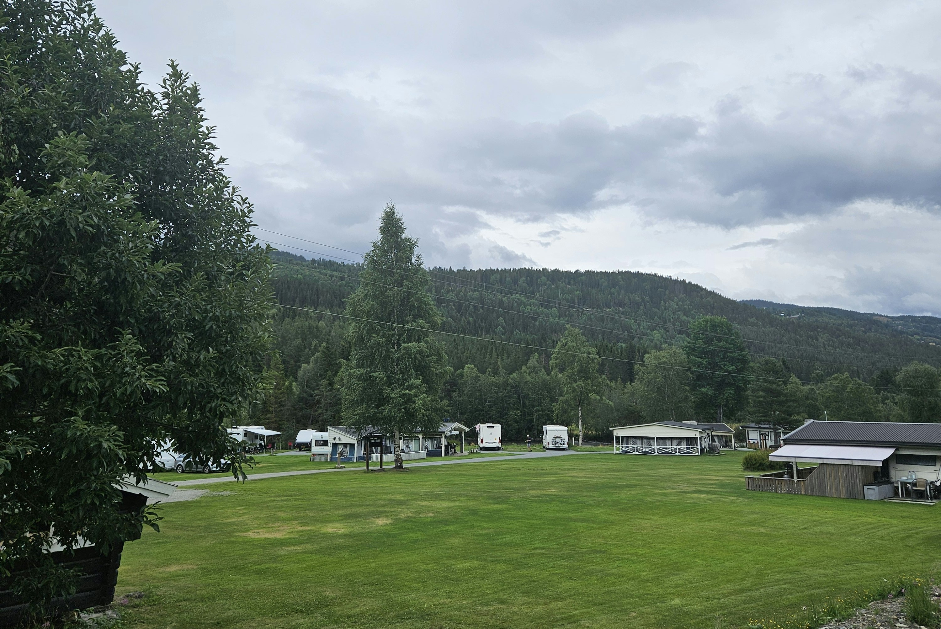 Fossen Camping Fagernes - Standplätze im Grünen auf dem Campingplatz