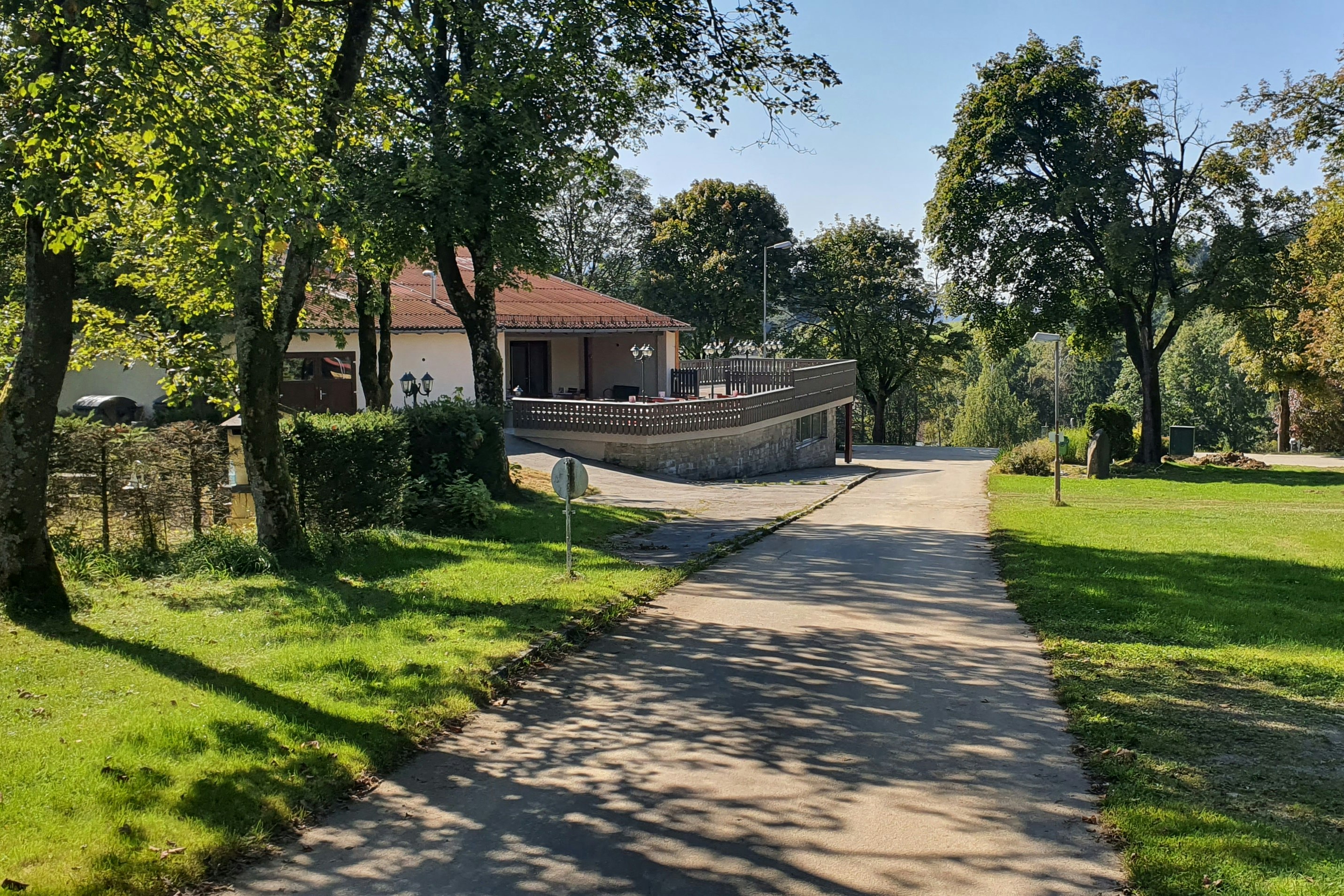 Franz Josef´s Landresort - Blick auf den Campingplatz im Grünen
