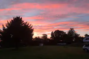 Fred's Place Camping Le Grand Chemin - Sonnenuntergang über dem Campingplatz