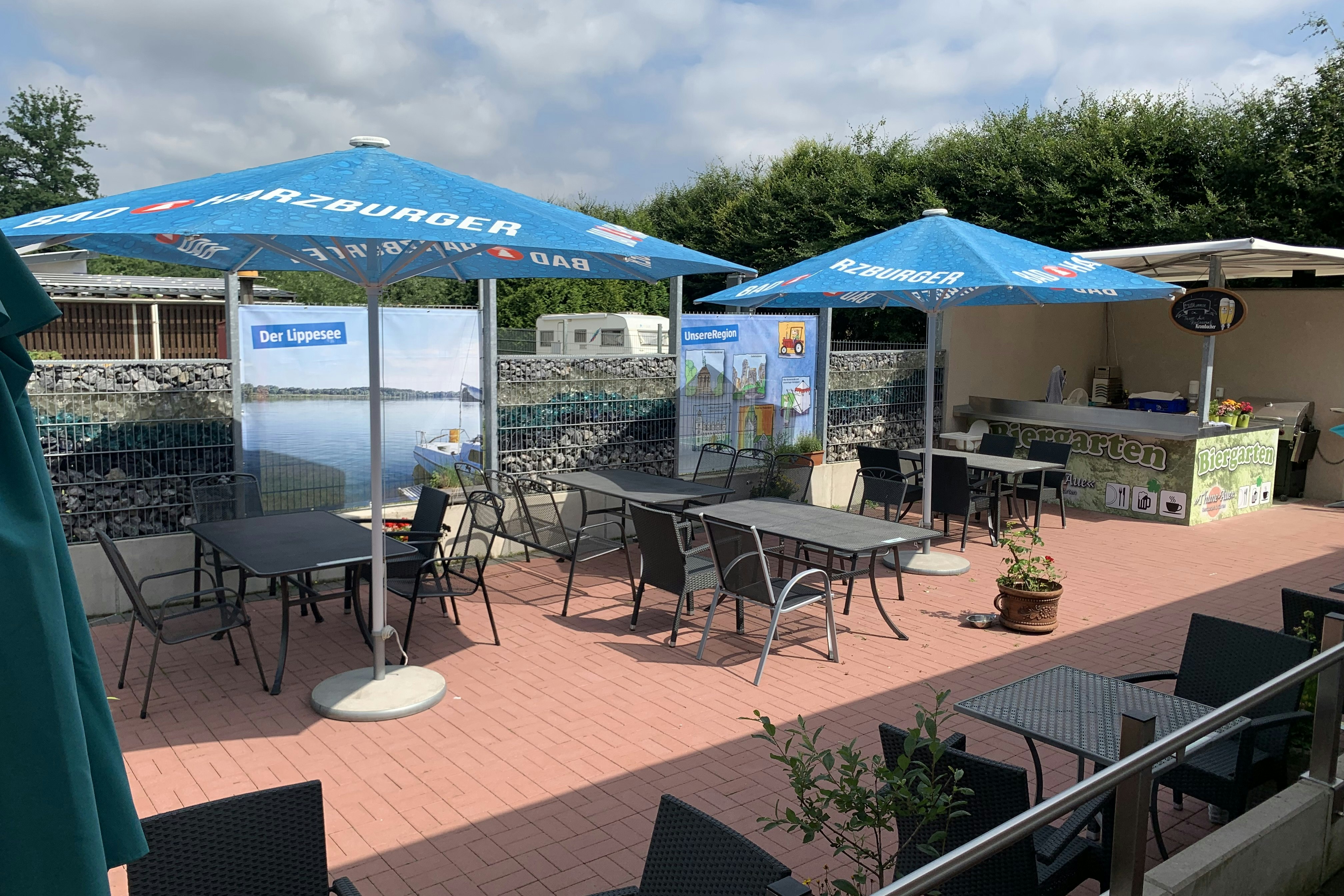 Camping am Lippesee  Freizeit- und Wohnpark am Lippesee - Biergarten auf dem Campingplatz