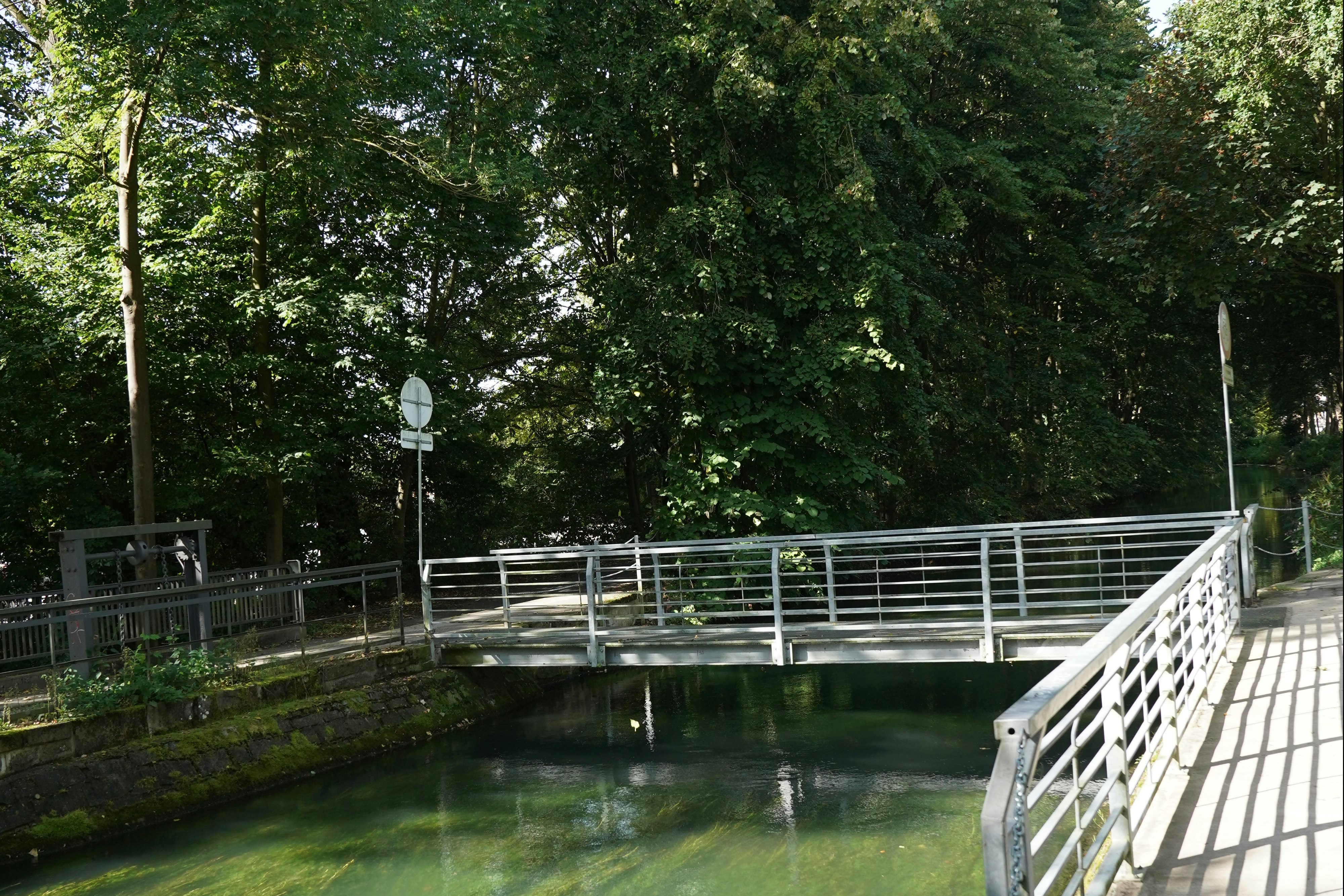 Camping am Lippesee  Freizeit- und Wohnpark am Lippesee - Blick auf den Bach am Campingplatz